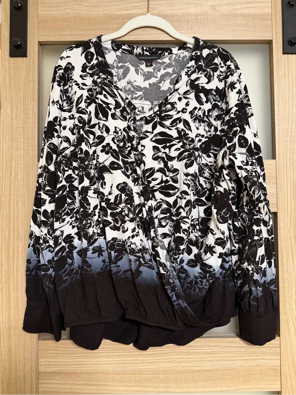 Rock & Republic Black & White Floral Draped V-Neck Long Sleeve Top